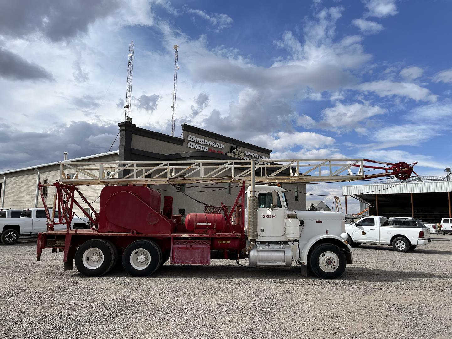 CAMION CON GRUA  J&S S-45 PARA EXTRACCION DE BOMBAS DE AGUA